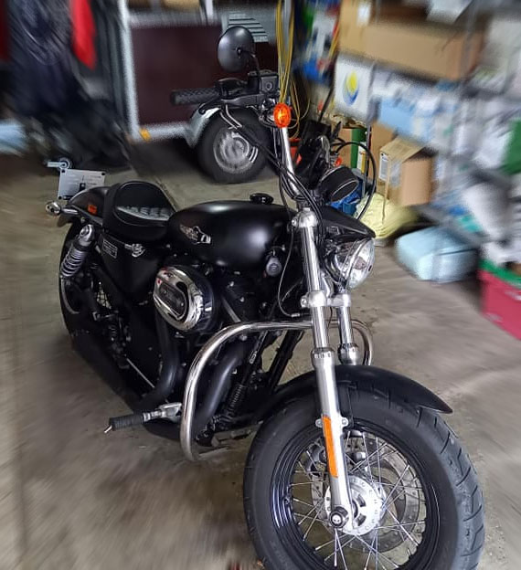 Full Cover d'une moto Harley Davidson